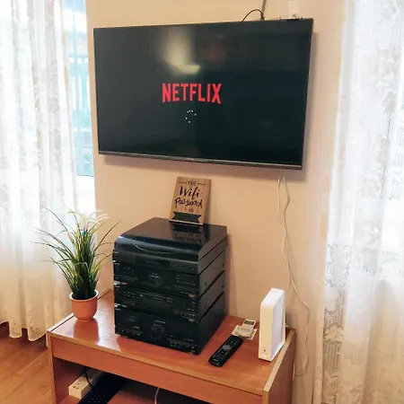 Cozy Downtown Apartment